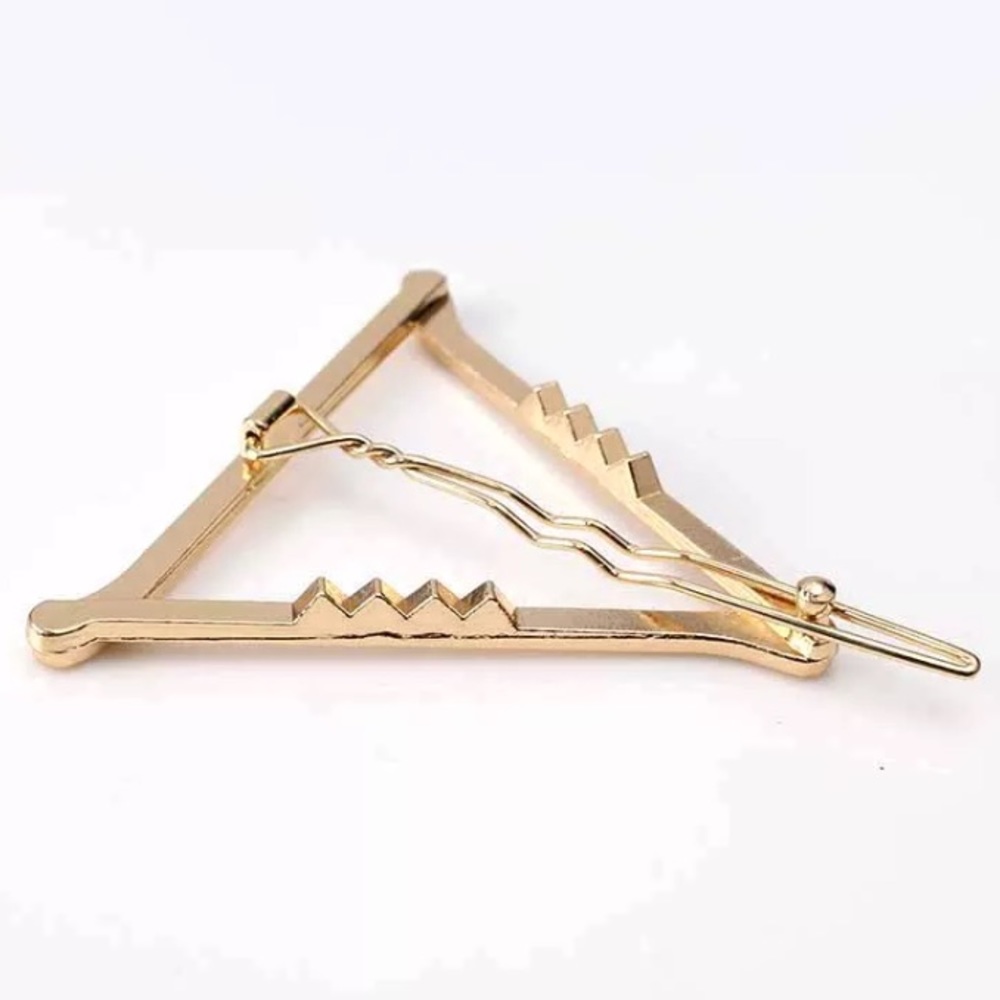 ⚜️[𝟯/$𝟭𝟴]⚜️Gold Triangle Simple Barrette NEW - Picture 4 of 8